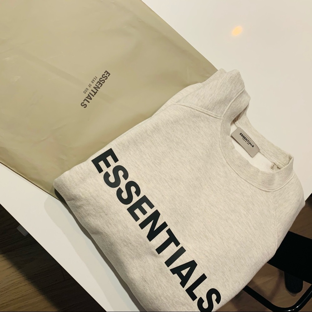 FOG - FEAR OF GOD 
Essentials Sweatshirt Oatmeal